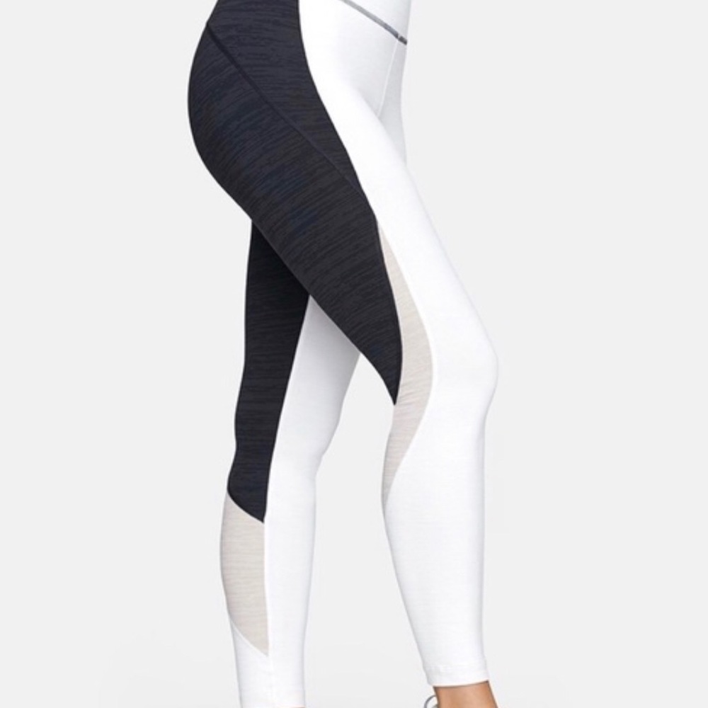 Black and white outdoor voices leggings